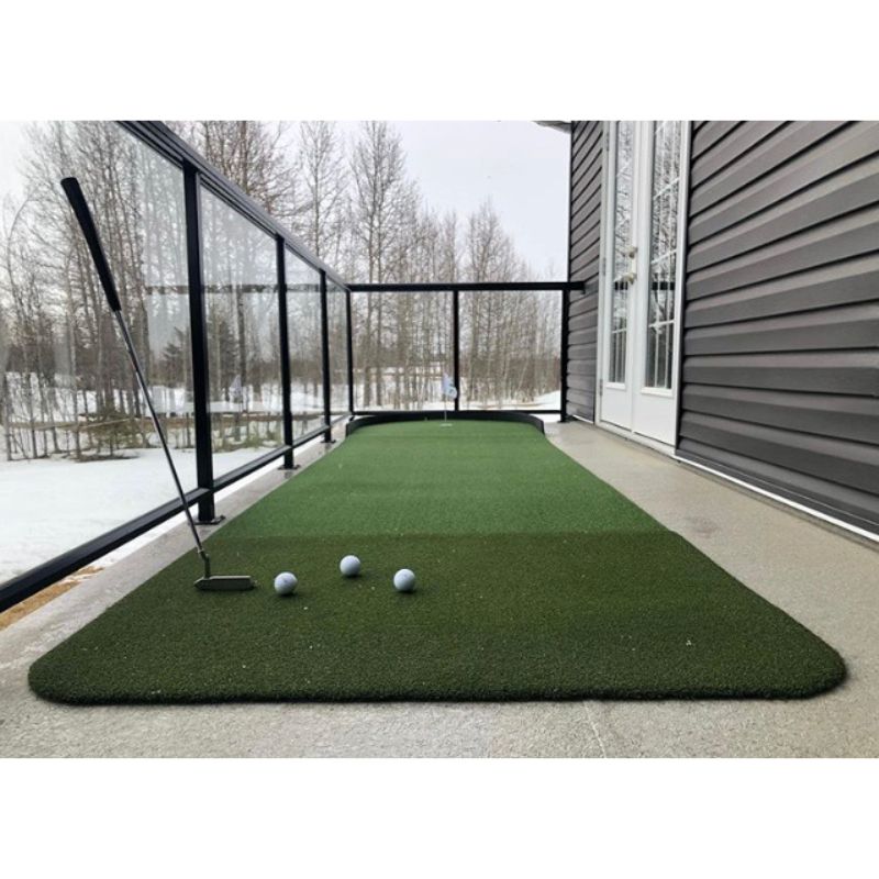 Big Moss Golf Commander Patio Series Putting & Chipping Green in 15x3 foot option close view.