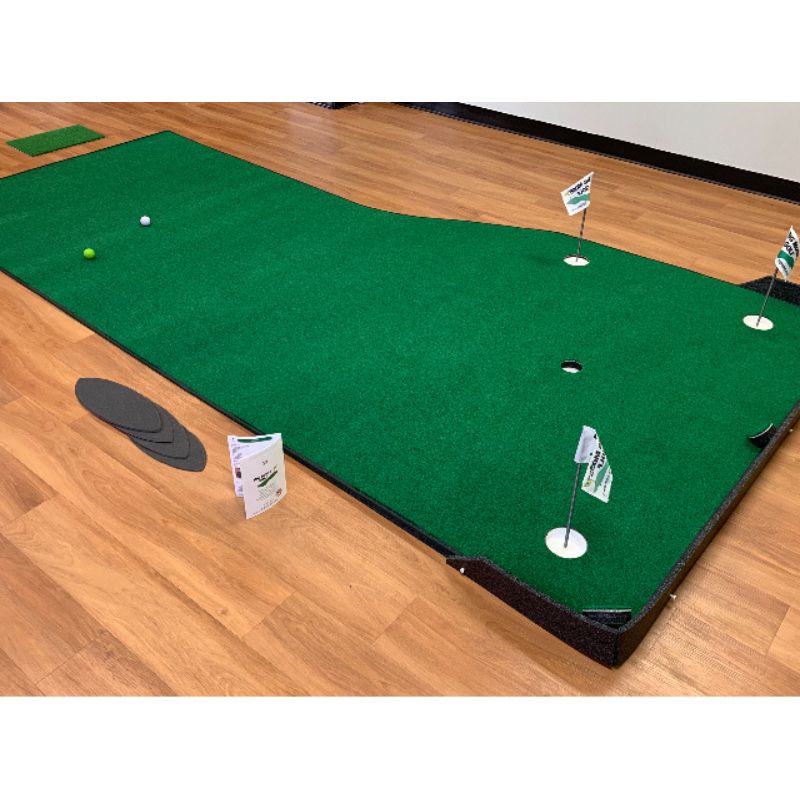 Big Moss Golf Country Club 615 V2 putting green side view.
