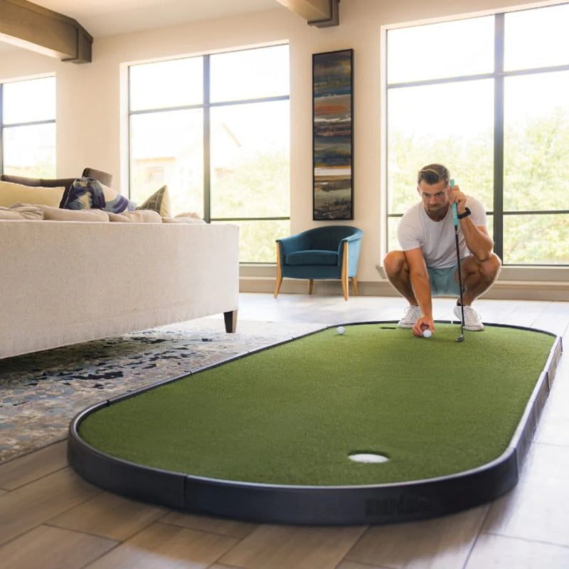 SIGPRO Tap In Putting Green golfer low.